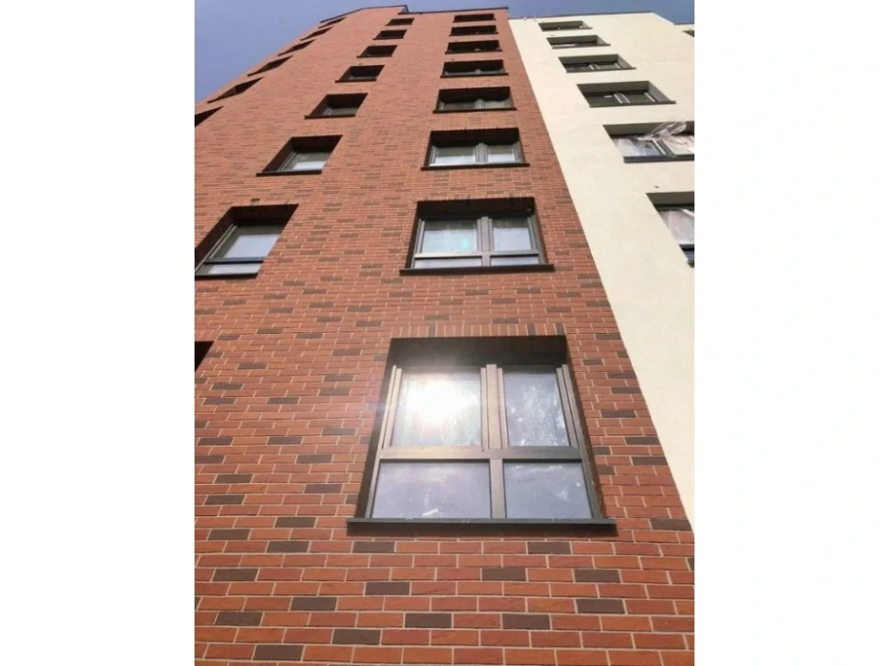 HAMBURG     (649,- Kč/m2)